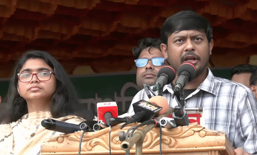 ১০ ট্রাক অস্ত্র প্রসঙ্গে নাসীরুদ্দীন পাটওয়ারীর তীক্ষ্ণ প্রশ্ন: অস্ত্র হ্যান্ডল করতে না পারলে আনলেন কেন?