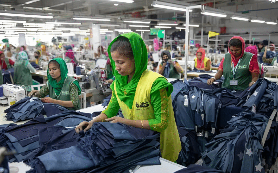 যুক্তরাষ্ট্রে বাংলাদেশি পণ্যের ওপর নতুন শুল্কহার কার্যকর, পোশাক রপ্তানিতে চাপে শিল্পখাত
