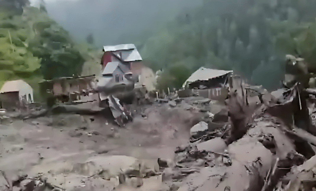 ভারতে মেঘ-ভাঙা বৃষ্টিতে প্রাণহানি: কিশতোয়ারে মৃতের সংখ্যা বেড়ে ৩৮