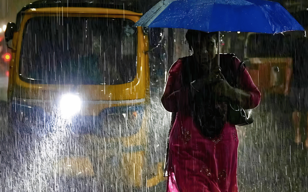 প্রবল বর্ষণে বিপর্যস্ত উত্তরবঙ্গ: লাল সতর্কতা জারি, কলকাতাতেও বিক্ষিপ্ত বৃষ্টি চলবে ক’দিন