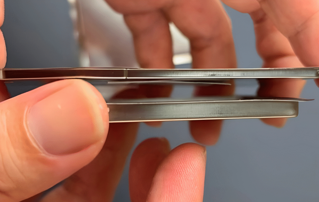 আইফোন ১৭ এয়ারের ব্যাটারি লিক: এবার সত্যিই কি ফাঁস হয়ে গেল আসল ব্যাটারির ছবি?