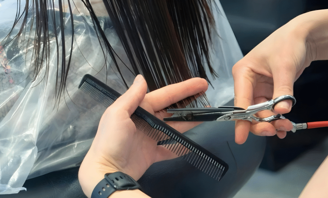 সূর্যাস্তের পর চুল কাটা: জ্যোতিষশাস্ত্র ও লোকবিশ্বাসে কী বলা হয়েছে?