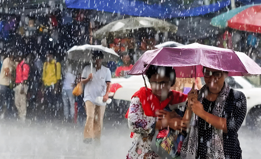 শুক্রবার থেকে উত্তরবঙ্গের ৫ জেলায় অতিভারী বৃষ্টির সতর্কবার্তা জারি করল আবহাওয়া দফতর