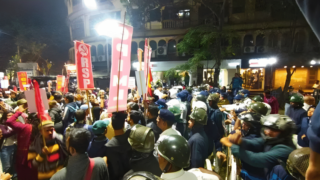 কলকাতায় বাংলাদেশের উপদূতাবাস অভিমুখে বামপন্থি মিছিল: সাম্প্রদায়িক রাজনীতির বিরুদ্ধে প্রতিবাদের নতুন অধ্যায়