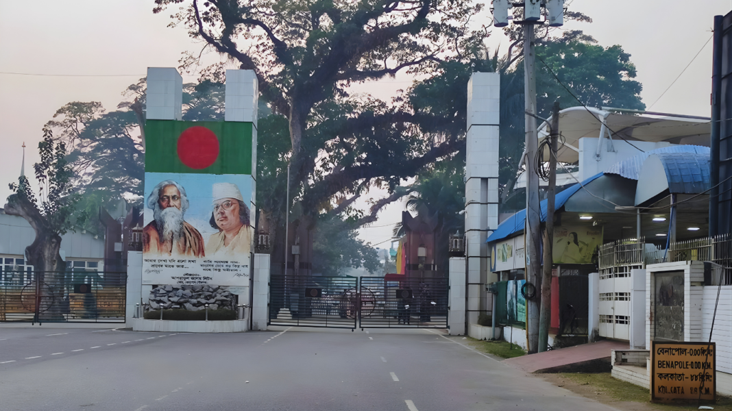 পেট্রাপোল স্থলবন্দরে নতুন যাত্রী ফি: বছর শুরুর দিনেই বাড়ল ভারত–বাংলাদেশ যাতায়াতের খরচ