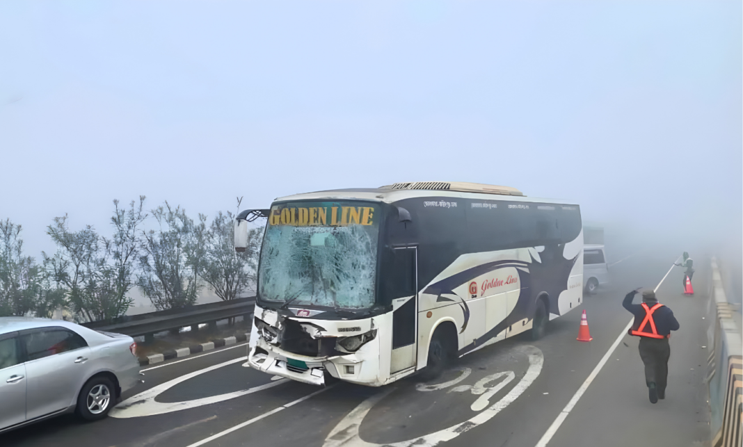 ঘন কুয়াশায় সড়ক ও নৌপথে বাড়ছে দুর্ঘটনা: আগামী পাঁচ দিন বাড়তি সতর্কতার বার্তা