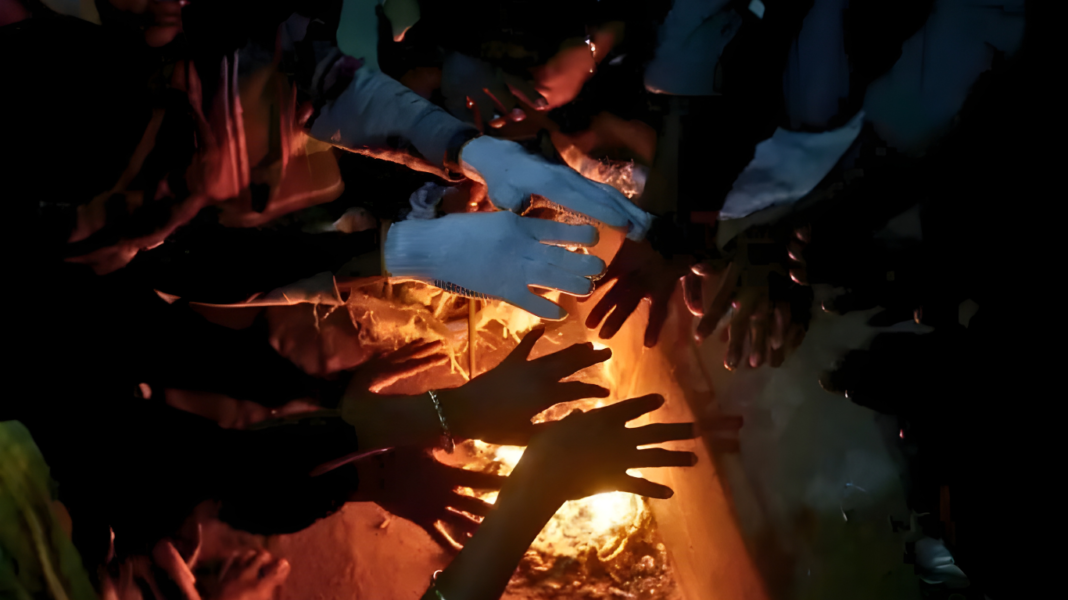 যশোরে টানা শৈত্যপ্রবাহের দাপট, বিপর্যস্ত জনজীবন ও চরম দুর্ভোগে প্রান্তিক মানুষ