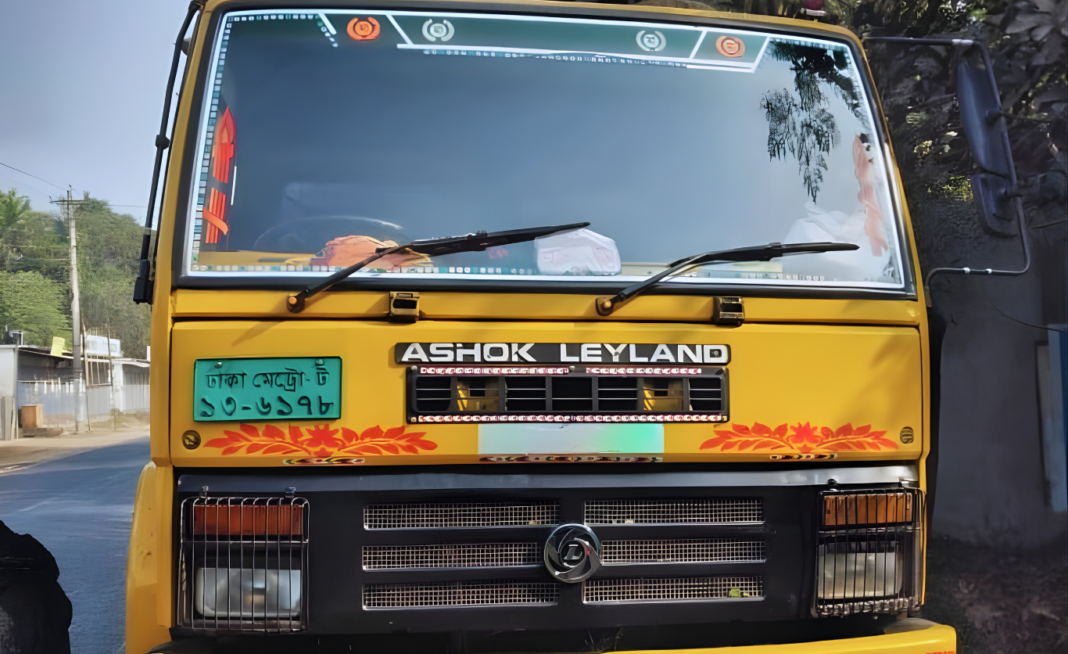 যশোরে আলুবোঝাই ট্রাকের চাপায় সাইকেল আরোহী শিপন হোসেন নিহত