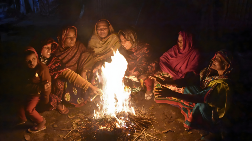 যশোরে ভয়াবহ শৈত্যপ্রবাহ: সূর্যহীন দিনে কুয়াশা, হিমেল হাওয়ায় বিপর্যস্ত জনজীবন
