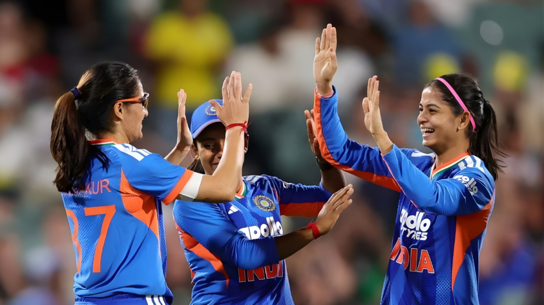 টি-২০ বিশ্বকাপের আগে অজি-বধ! স্মৃতি-শ্রেয়াঙ্কাদের দাপটে সিরিজ জিতল ভারত